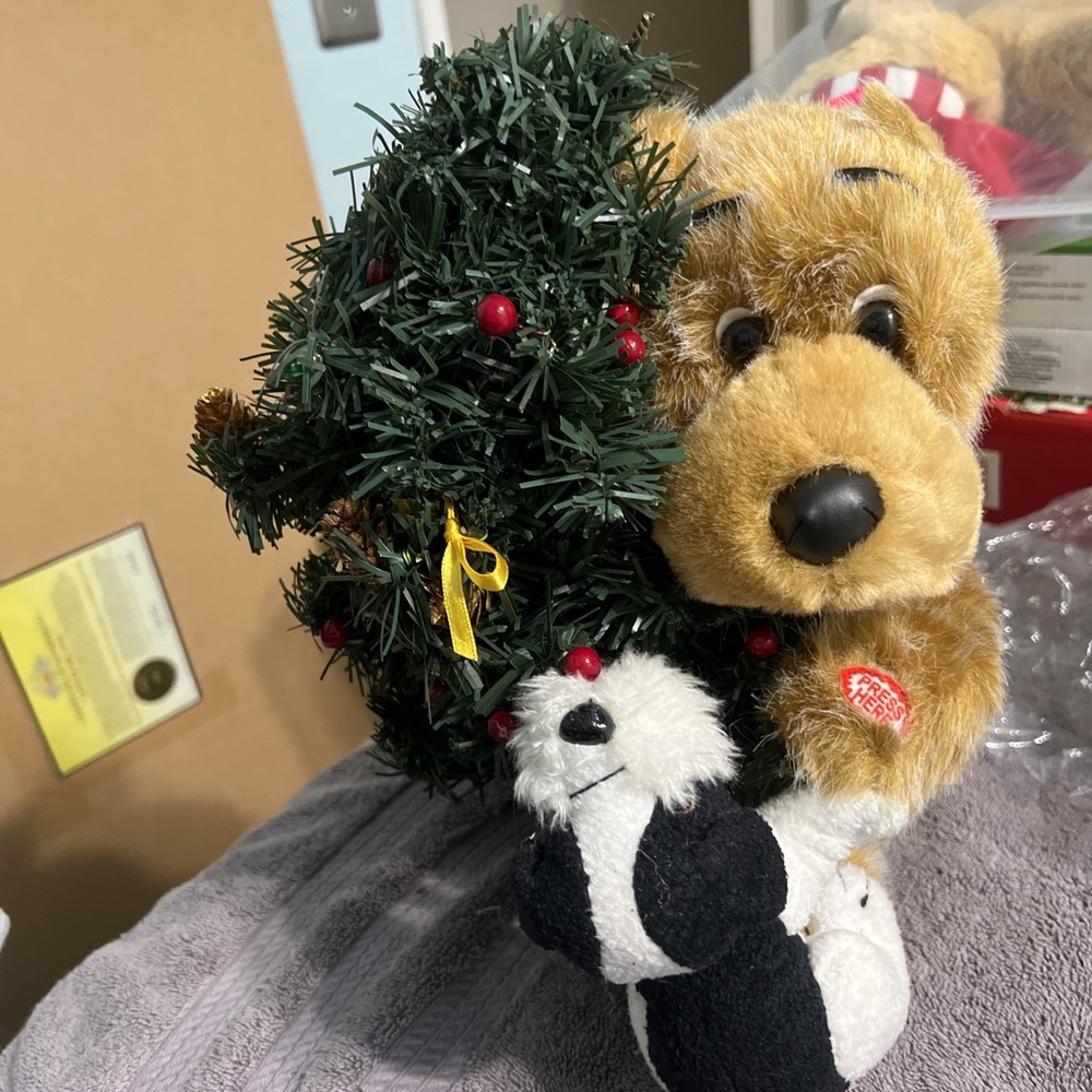 RARE Christmas Around the World Musical Plush Who Let the Dogs Out NIB Animated